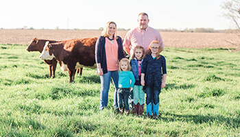 FarmersMarketing_ShannonJonathanKellyandfamily