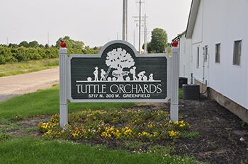 Tuttle Orchard Sign